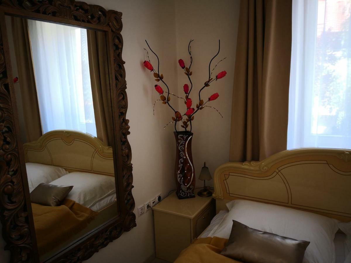 Kupola Apartman Szeged Esterno foto